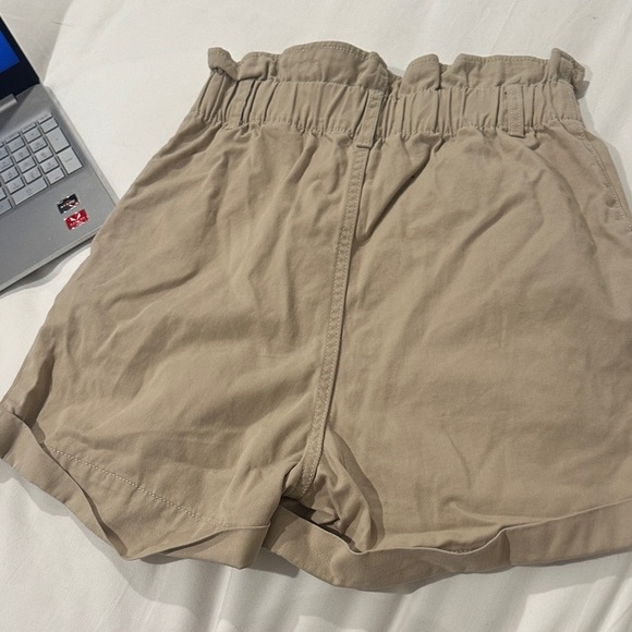 H&M High Waist Tan Women's Shorts​​​ - Picture 4 of 4